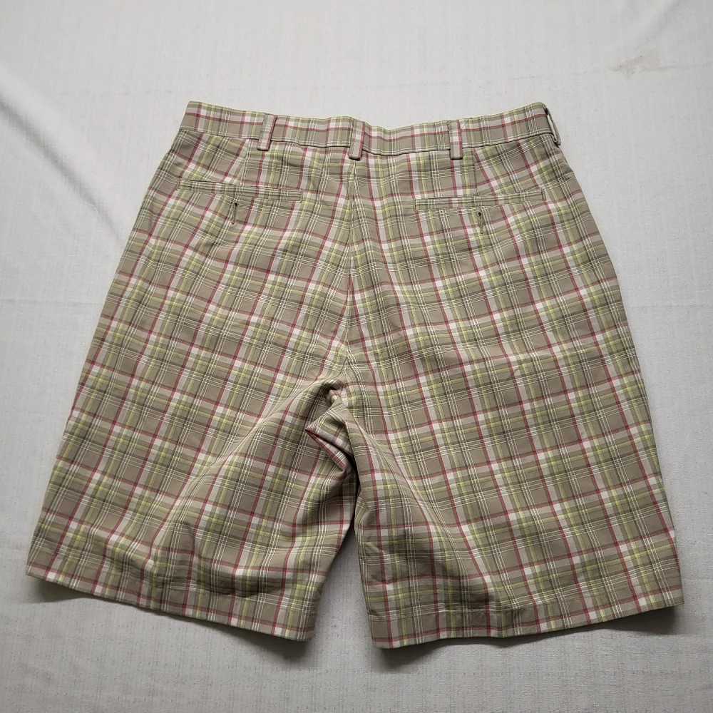 Roundtree & Yorke Gold Label Mens Shorts 32 Green Plaid Preppy School Classic